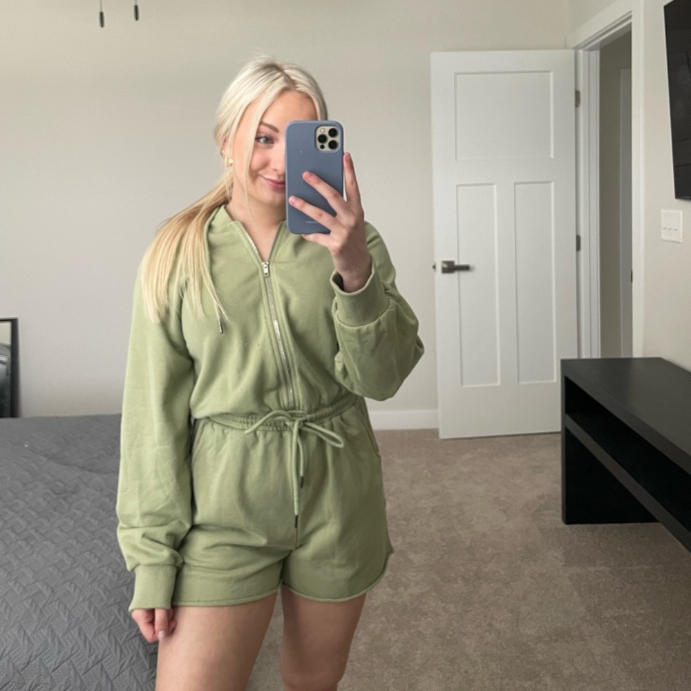 Worn once // green sweat romper